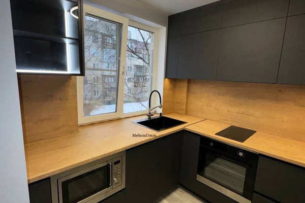 Маленькая кухня в обычной 5-этажке может выглядеть стильно
