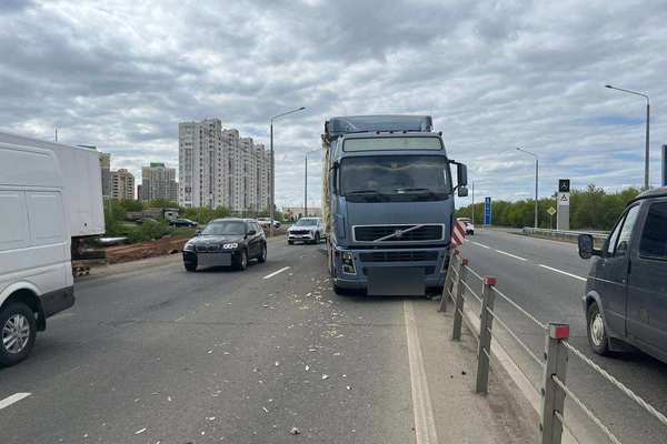 В Оренбурге столкнулись четыре автомобиля