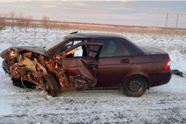 Под Оренбургом столкнулись «Гранта» и «Приора»