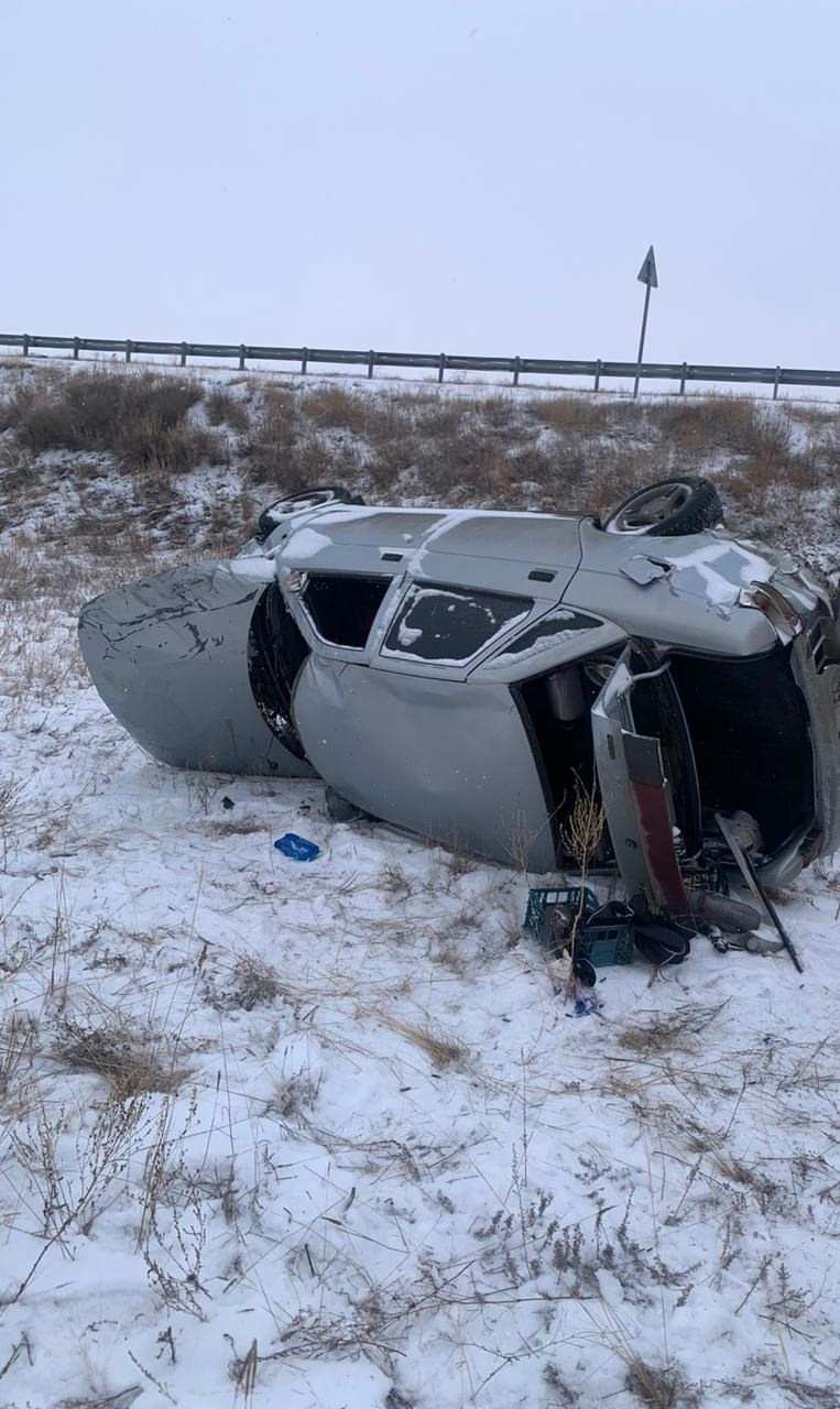 В Домбаровском районе перевернулся «ВАЗ-21102»