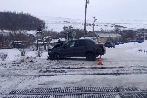 В Кувандыке произошло столкновения поезда с легковушкой