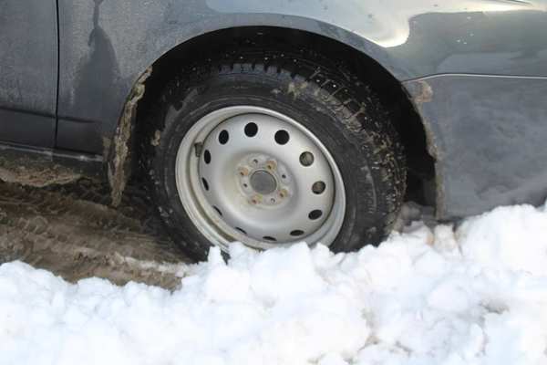 Судебные приставы изъяли автомобиль оренбуржца из-за долгов за тепло