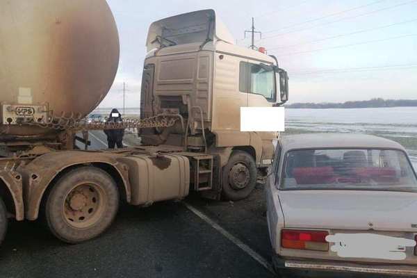 В Бузулукском районе в результате ДТП пострадал водитель «ВАЗа»