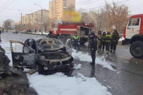 В Оренбурге на Пролетарской сгорел Renault Logan