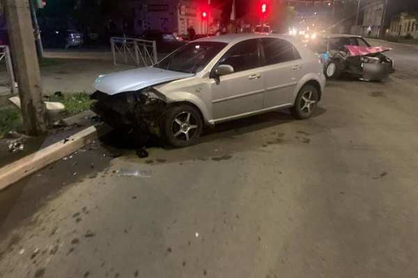 В Оренбурге столкнулись две легковушки