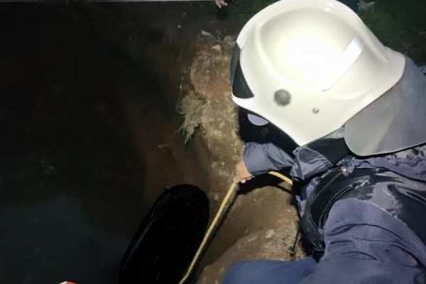 В Оренбуржье мотоциклист упал в яму с водой и погиб