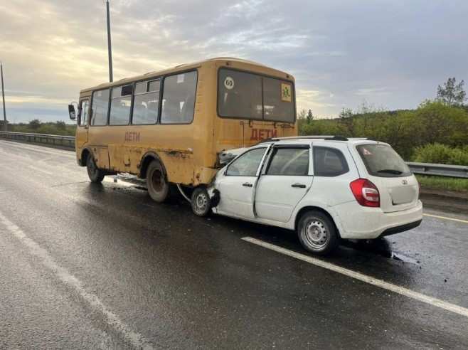 На Загородном шоссе в Оренбурге «Лада Калина» врезалась в автобус