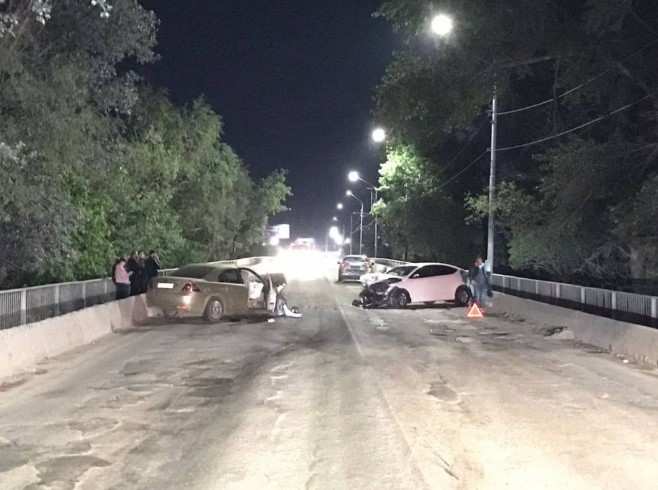 В Оренбурге на проспекте Братьев Коростелевых произошло тройное ДТП с пострадавшими