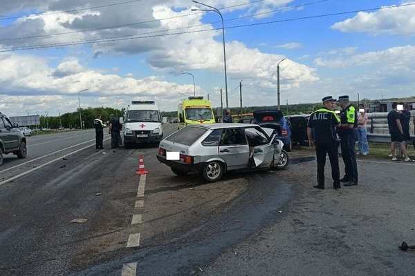 Возле села Подгородняя Покровка в ДТП пострадала 12-летняя девочка