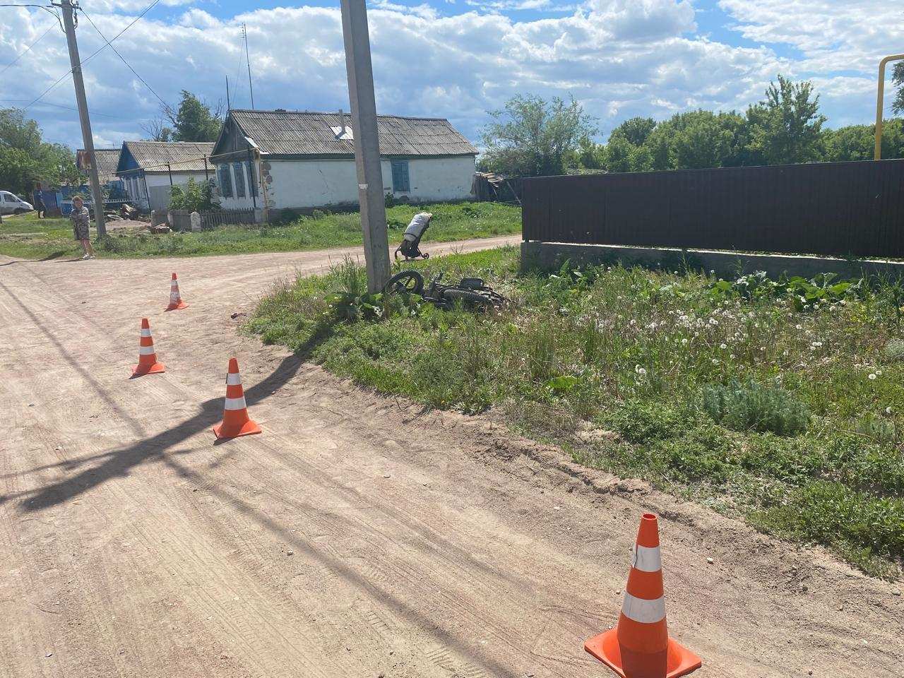 В Новоорском районе 15-летний подросток на мопеде въехал в столб