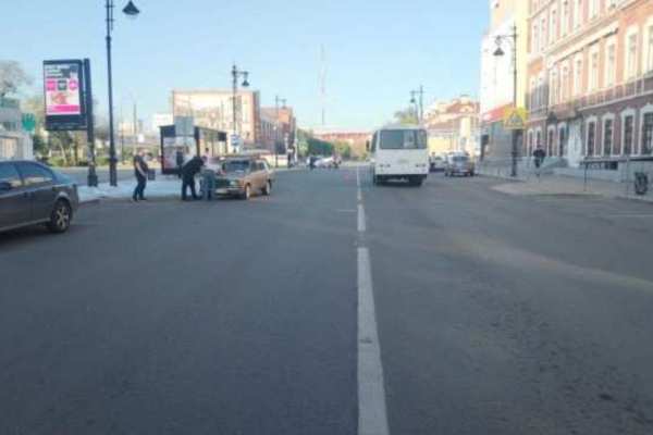 В Оренбурге на улице Володарского машина сбила девочку-подростка
