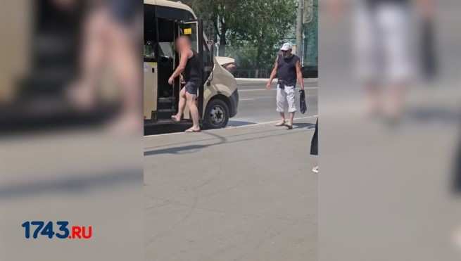 В Оренбурге задымилась маршрутка. Водителю пришлось использовать огнетушитель