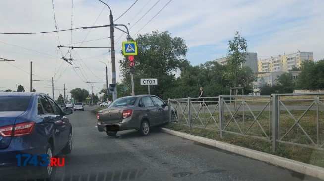 В Оренбурге столкнулись Lada Granta и иномарка 