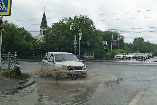  Что грозит водителю, обрызгавшему грязью прохожего?