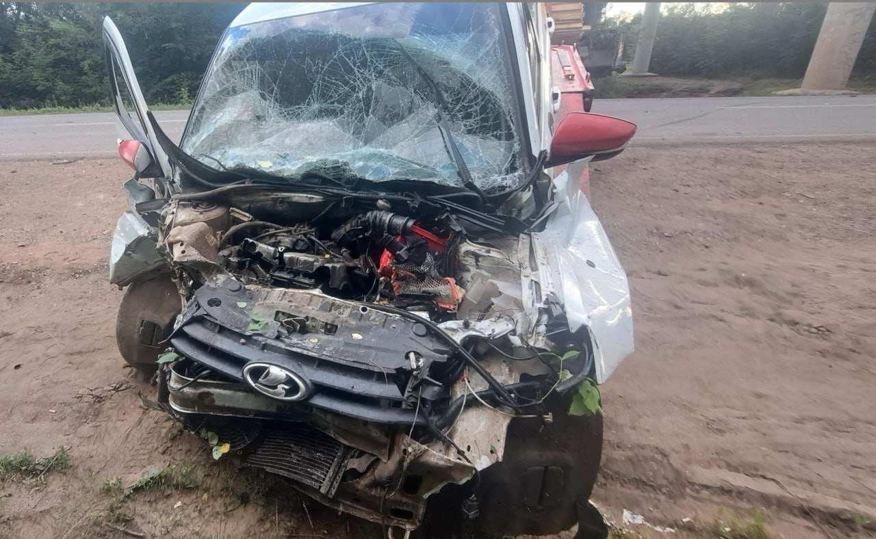В Бузулукском районе произошла авария с участием «Лады Гранта» и «Камаза»