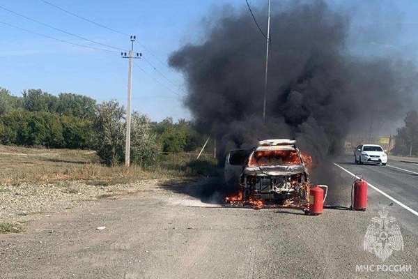 На трассе у Краснощеково сгорел автомобиль