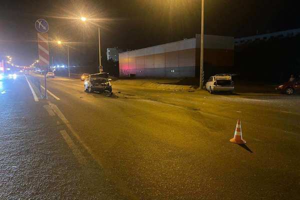 На Загородном шоссе столкнулись два легковых автомобиля