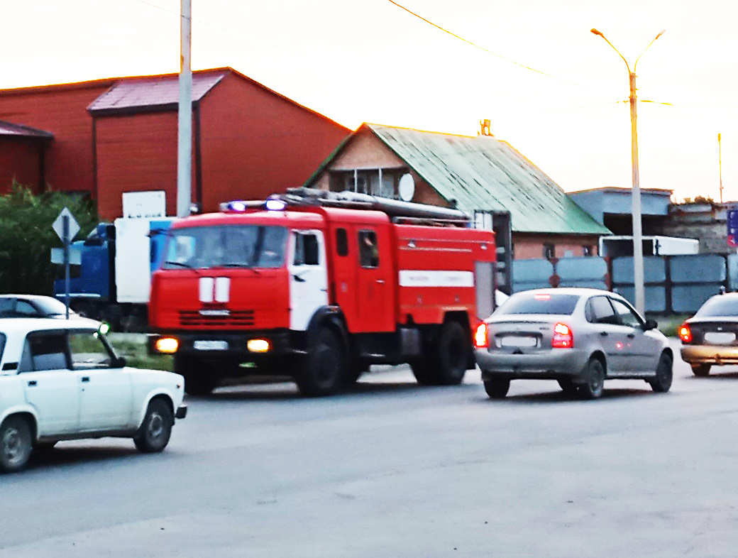  Как правильно пропускать спецтранспорт с включенными мигалками