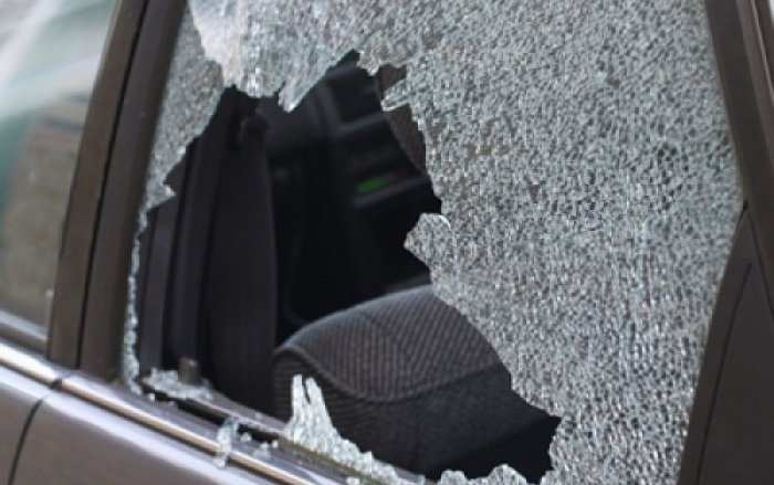 В Омске нетрезвая автоледи повредила во дворе 8 автомобилей после ссоры с приятелем  