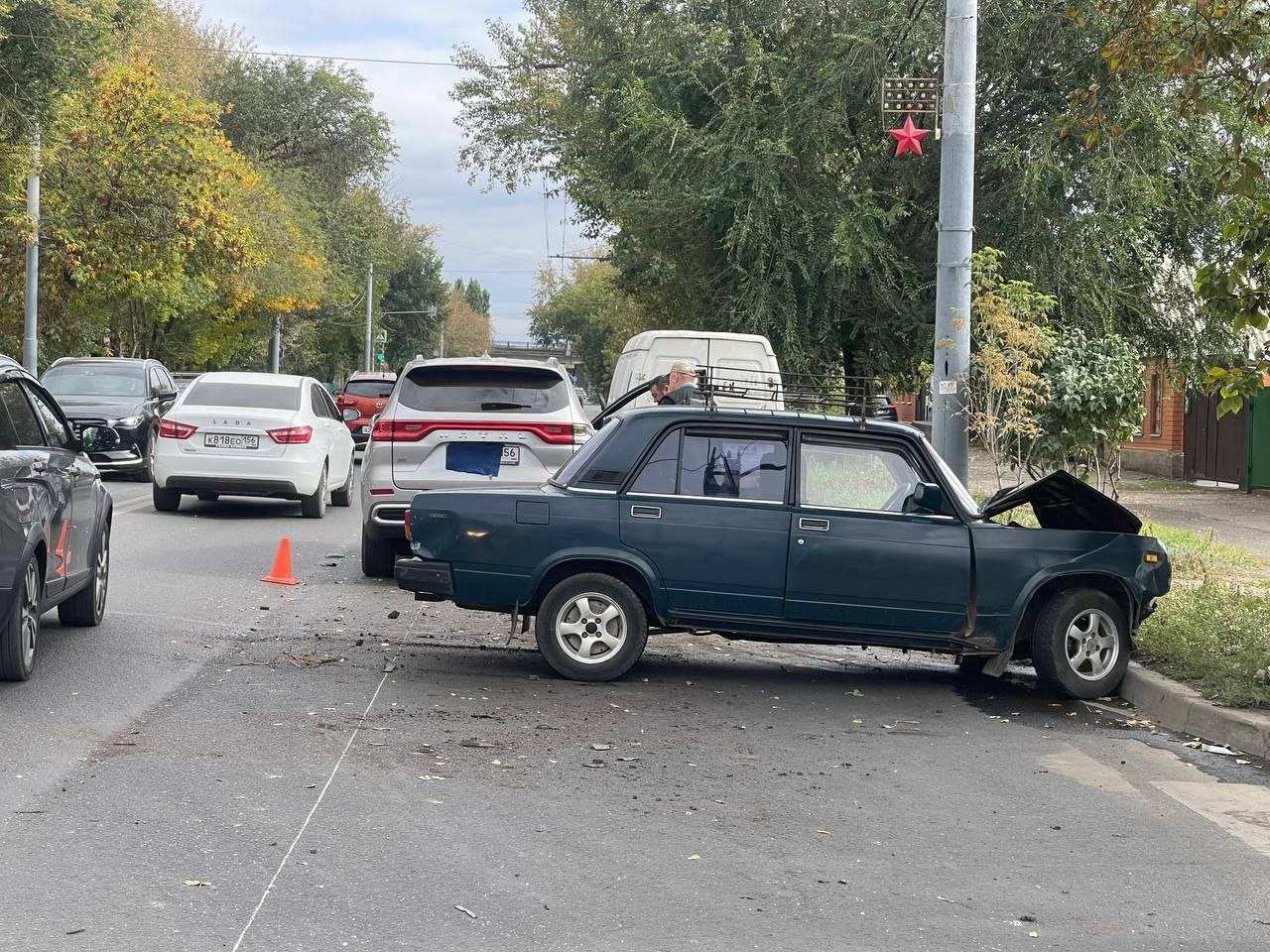 В Оренбурге произошло тройное ДТП из-за того, что водителю стало плохо за рулём