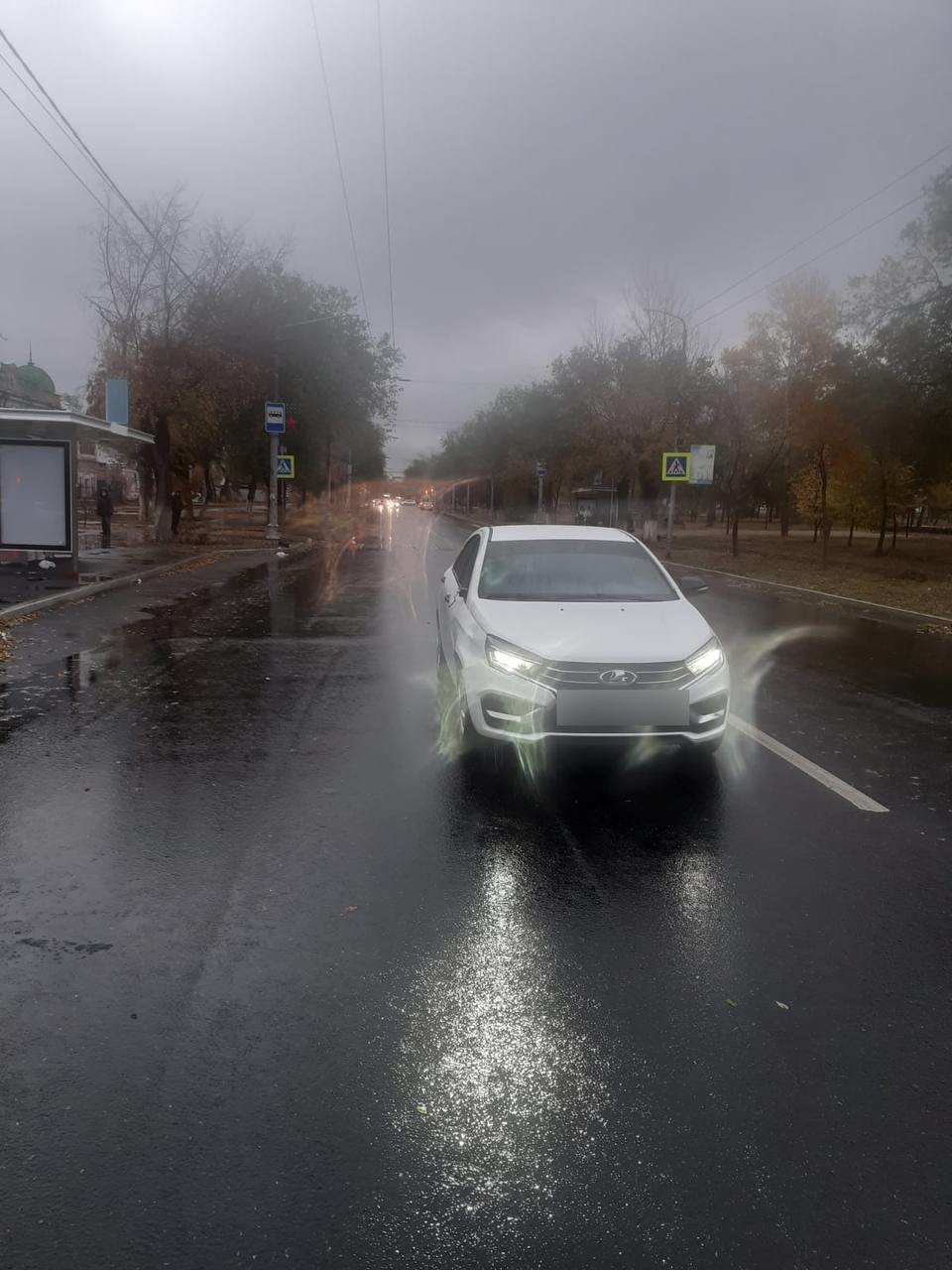 В Оренбурге водитель «Лада Веста» сбил пешехода на «зебре»