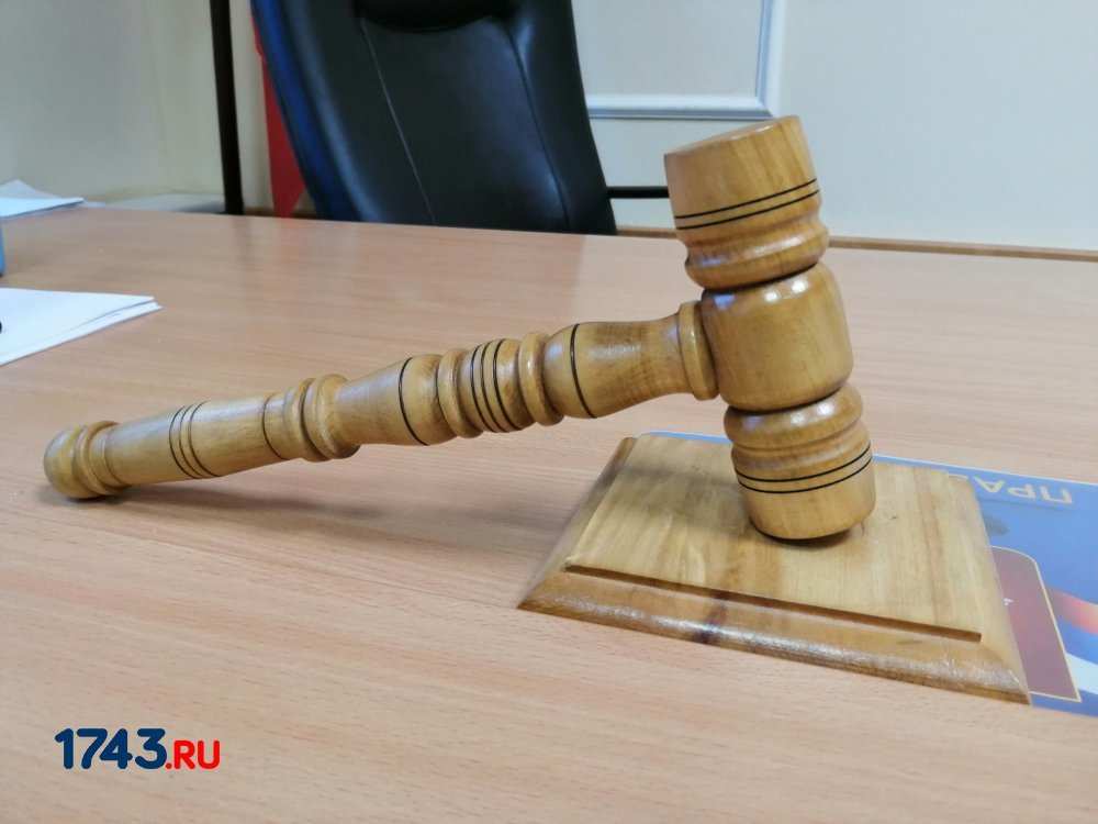 Почти полмиллиона отсудила автоледи у мэрии Оренбурга за то, что застряла в луже