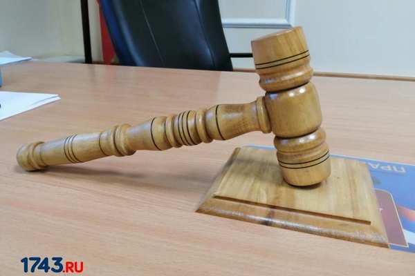 Почти полмиллиона отсудила автоледи у мэрии Оренбурга за то, что застряла в луже