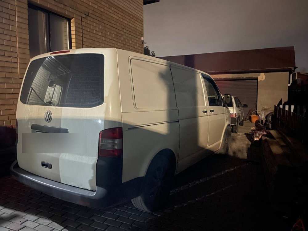 В Оренбурге под колёсами минивэна погиб 4-летний ребёнок. Автомобиль сам поехал задним ходом