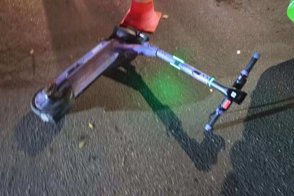 В Оренбурге юные самокатчики попали в двойное ДТП