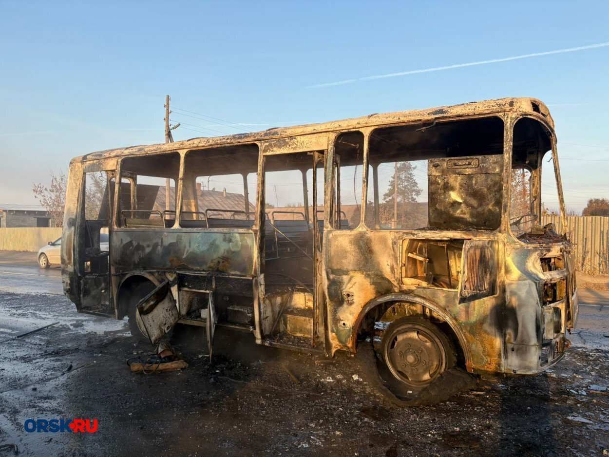 В Новотроицке сгорел пассажирский автобус 