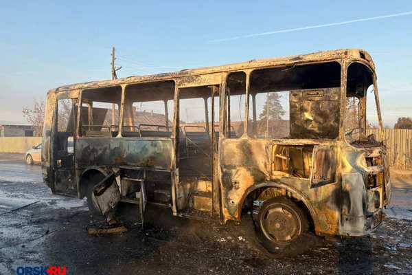 В Новотроицке сгорел пассажирский автобус 