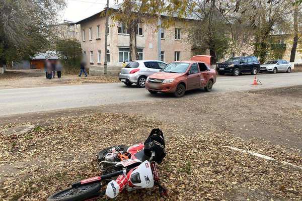 В Оренбурге подростки на питбайке попали в ДТП