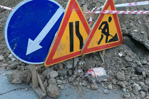 Депутаты Госдумы рассматривают возможность смягчения наказаний для водителей нарушивших ПДД из-за объезда ямы