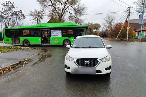 В Оренбурге в ДТП с пассажирским автобусом пострадали 3 человека