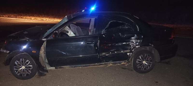 Под Оренбургом столкнулись два легковых автомобиля