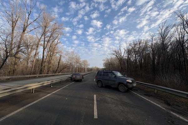 В Оренбургской районе столкнулись «Лада Приора» и «УАЗ Патриот»