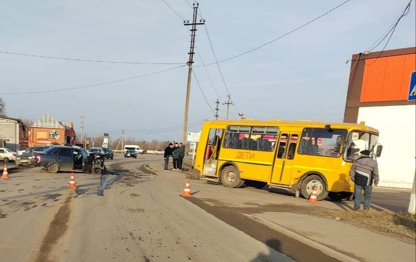 В Соль-Илецке произошло ДТП с участием школьного автобуса