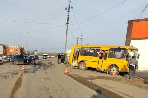 В Соль-Илецке произошло ДТП с участием школьного автобуса
