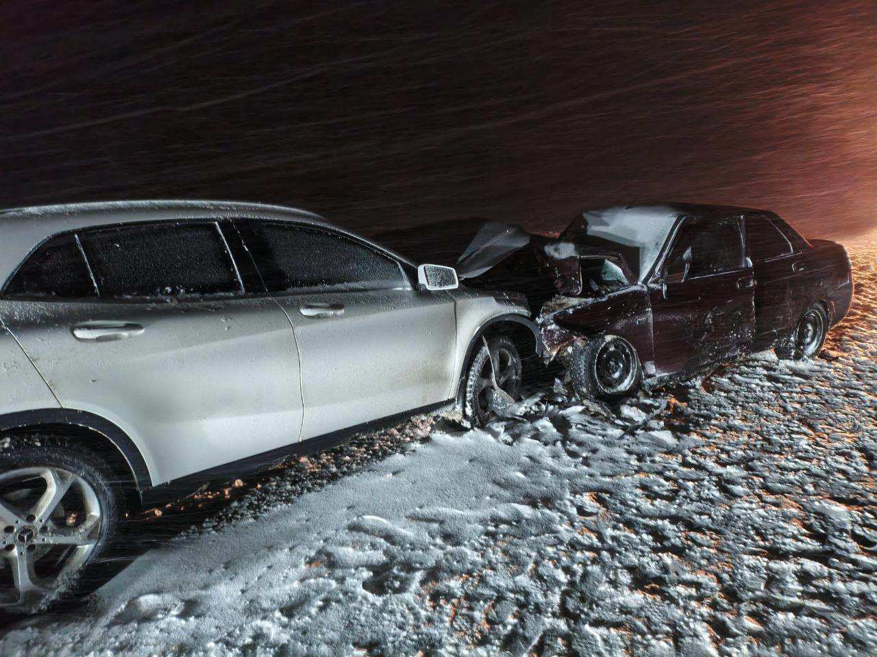 На трассе Самара-Оренбург в аварии погибла пассажирка легкового автомобиля