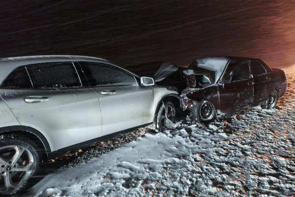 На трассе Самара-Оренбург в аварии погибла пассажирка легкового автомобиля