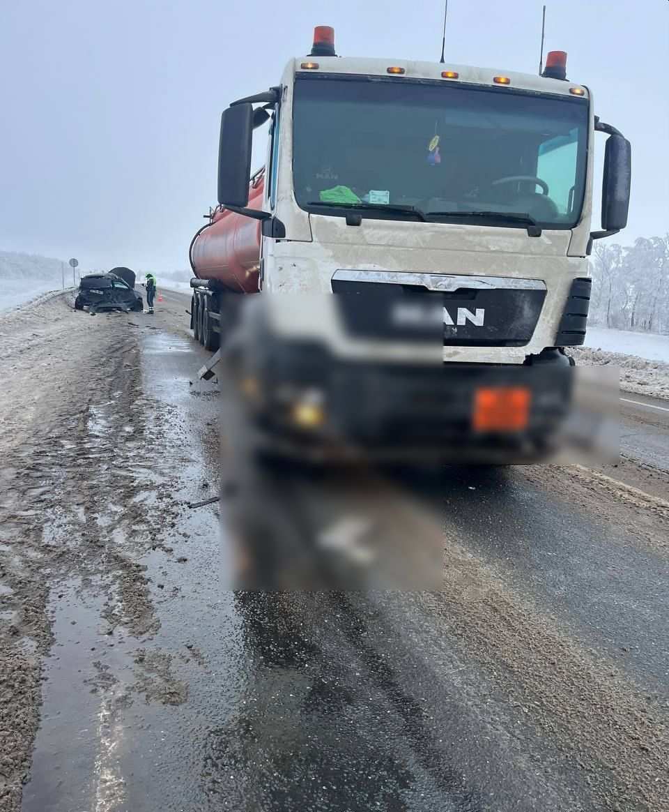 В Переволоцком районе в столкновении с нефтевозом погиб водитель «Лады Гранта»