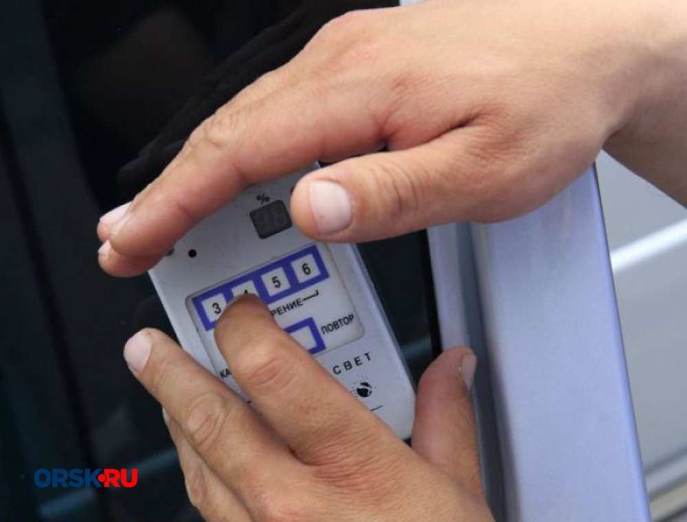 За отказ снять тонировку водитель из Орска получил сутки ареста