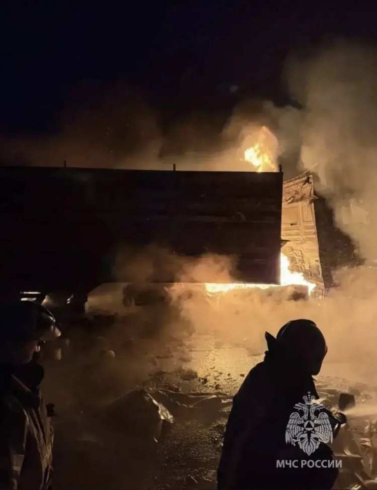 Три большегруза столкнулись на трассе под Оренбургом