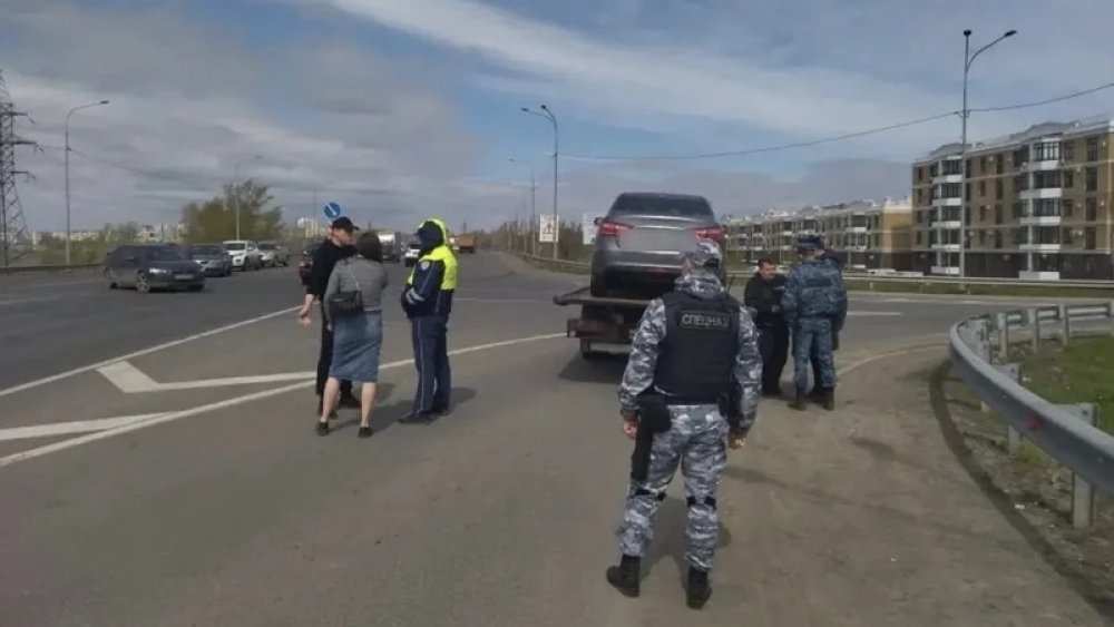 В Оренбурге судебные приставы арестовали 10 машин за долги