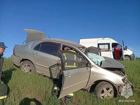 Сотрудники МЧС России деблокировали погибшего в ДТП под Соль-Илецком