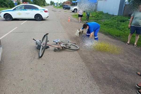 Сотрудники Госавтоинспекции Саракташа устанавливают обстоятельства наезда на женщину-велосипедиста