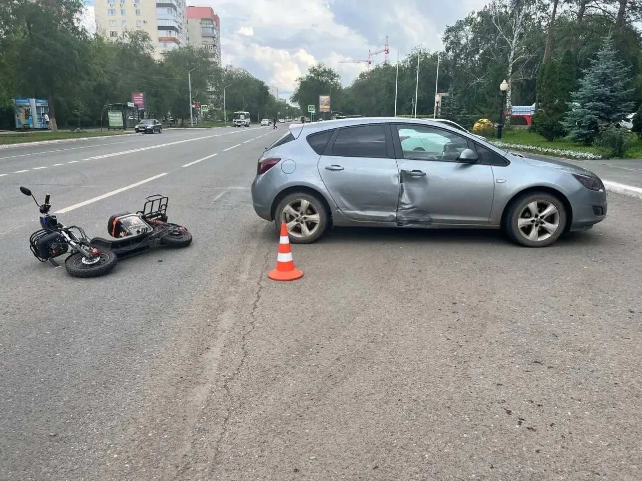 В Оренбурге в столкновении с иномаркой пострадал водитель электровелосипеда