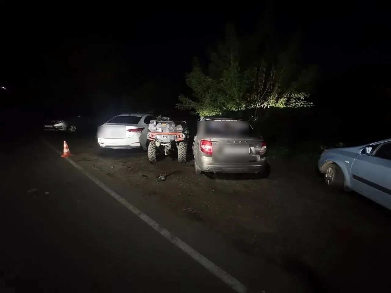 Оренбурженка на квадроцикле столкнулась с припаркованными автомобилями