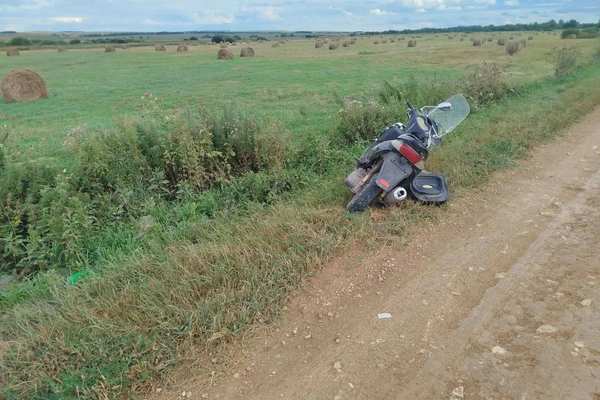 В Пономаревском районе 12-летний водитель скутера опрокинулся в кювет