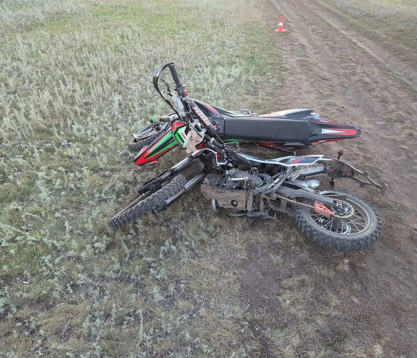 В Сорочинске два питбайка не поделили дорогу. В аварии пострадали подростки